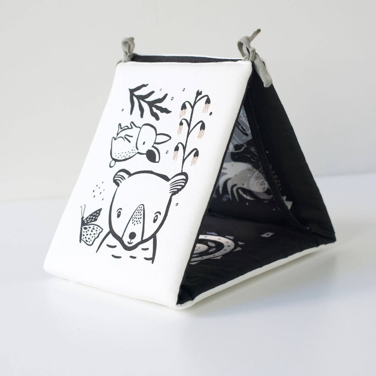 Baby Tummy Time Gallery Gift Set with Contrast Flash Cards